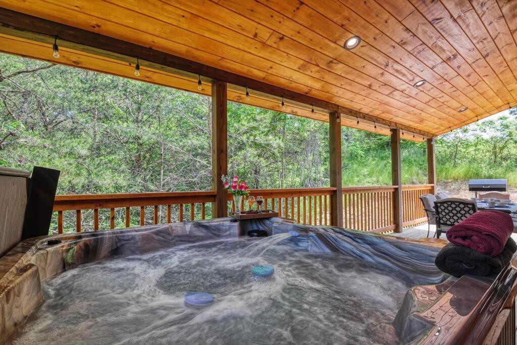Adventure Retreat/Cabin/Pool+Hot Tub/Game Room+Theater Sevierville Εξωτερικό φωτογραφία