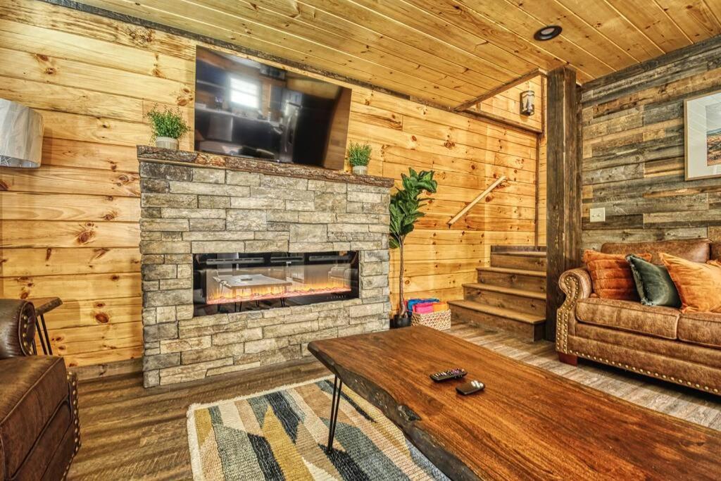 Adventure Retreat/Cabin/Pool+Hot Tub/Game Room+Theater Sevierville Εξωτερικό φωτογραφία