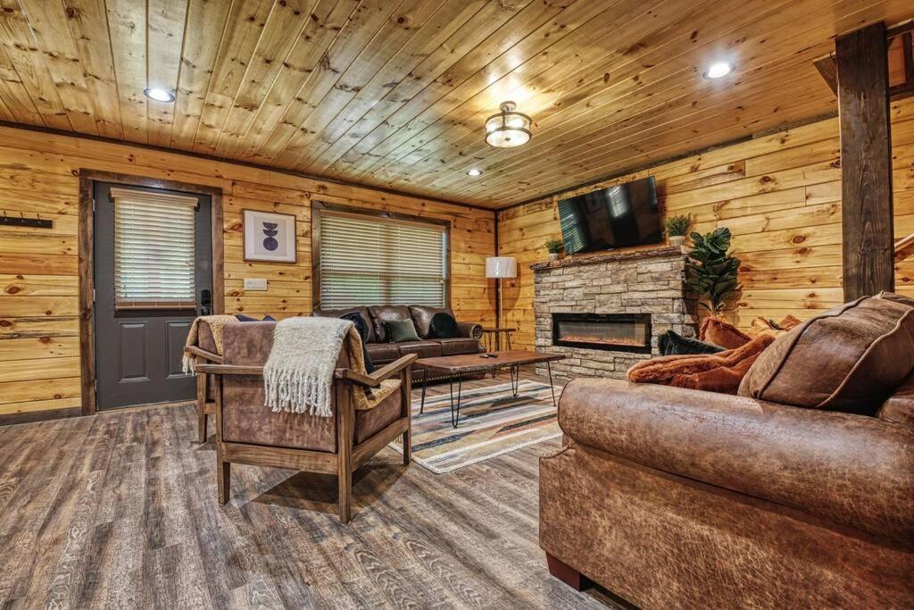 Adventure Retreat/Cabin/Pool+Hot Tub/Game Room+Theater Sevierville Εξωτερικό φωτογραφία