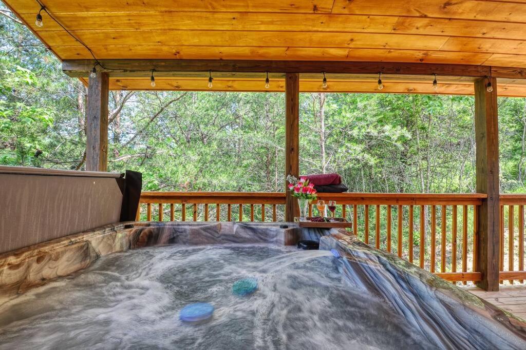Adventure Retreat/Cabin/Pool+Hot Tub/Game Room+Theater Sevierville Εξωτερικό φωτογραφία